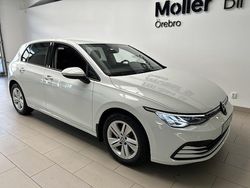 Vit (pure white) Begagnad 2021 VW Golf VIII Life Kombi | 259 000 kr (Marknadspris)