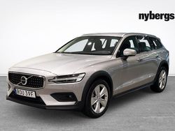 Silver Begagnad 2024 Volvo V60 CC Core Kombi | 405 000 kr (Marknadspris)