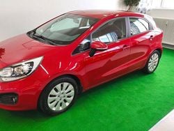 Röd (röd met) Begagnad 2014 Kia Rio Halvkombi | 75 500 kr (Marknadspris)