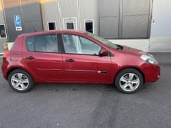 Röd Begagnad 2010 Renault Clio Halvkombi | 37 900 kr