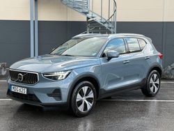 Grå Begagnad 2023 Volvo XC40 Momentum SUV | 309 400 kr (Lite dyr)