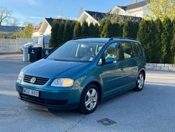 Ljusgrön Begagnad 2004 VW Touran Trendline Minibuss | 29 900 kr