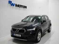 Svart Begagnad 2021 Volvo XC40 Momentum SUV | 304 900 kr (Marknadspris)