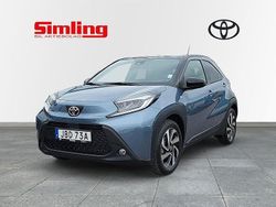 Grå (grå / svart) Begagnad 2024 Toyota Aygo X Pulse SUV | 219 900 kr (Marknadspris)