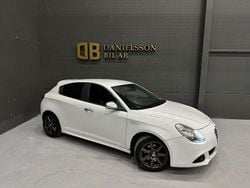 Vit Begagnad 2013 Alfa Romeo Giulietta Distinctive Halvkombi | 94 800 kr