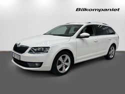 Vit Begagnad 2016 Skoda Octavia Style Kombi | 149 900 kr (Marknadspris)