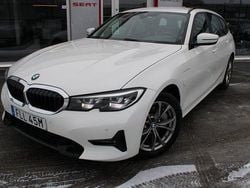 Vit Begagnad 2021 BMW 330 Sport Line Kombi | 244 900 kr (Marknadspris)