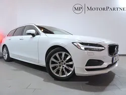 Vit Begagnad 2019 Volvo V90 Momentum Kombi | 239 900 kr (Marknadspris)