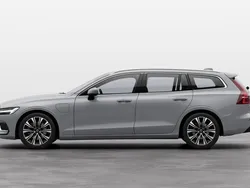 Grå Ny 2024 Volvo V60 Core Kombi | 504 900 kr (Marknadspris)
