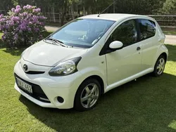 Vit Begagnad 2013 Toyota Aygo Halvkombi | 39 900 kr (Marknadspris)