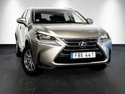 Grå Begagnad 2015 Lexus NX300h SUV | 184 900 kr (Marknadspris)