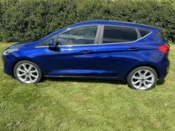 Blå Begagnad 2018 Ford Fiesta Titanium Halvkombi | 125 000 kr