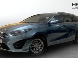 Grå Begagnad 2023 Kia Ceed Halvkombi | 259 900 kr (Bra pris)