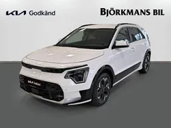 Vit (/swp/ snow white pearl m) Begagnad 2024 Kia e-Niro Advance SUV | 364 900 kr (Dyr)