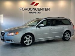 Ljusgrå Begagnad 2013 Volvo V70 R-Design Kombi | 134 900 kr (Lite dyr)