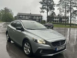 Silver Begagnad 2013 Volvo V40 CC Momentum Kombi | 135 000 kr (Marknadspris)