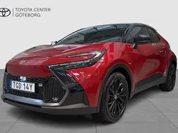 Röd Ny 2024 Toyota C-HR Sport SUV | 526 900 kr (Dyr)