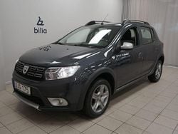 Mörkgrå Begagnad 2016 Dacia Sandero Stepway Halvkombi | 94 900 kr (Marknadspris)