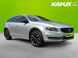 Silver/grå Begagnad 2016 Volvo V60 CC Momentum Kombi | 194 900 kr (Marknadspris)