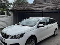 Vit Begagnad 2020 Peugeot 308 Allure Kombi | 122 000 kr (Marknadspris)