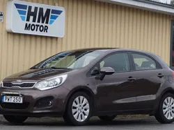Brun Begagnad 2013 Kia Rio Halvkombi | 49 900 kr (Marknadspris)