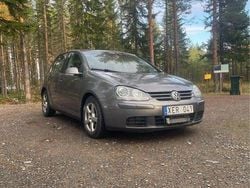Grå Begagnad 2006 VW Golf V Sportline Halvkombi | 39 900 kr (Lite dyr)