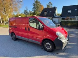 Röd Begagnad 2004 Nissan Primastar Minibuss | 39 000 kr