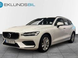 Vit Begagnad 2022 Volvo V60 Momentum Kombi | 159 900 kr (Marknadspris)