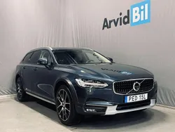 Mörkblå Begagnad 2019 Volvo V90 CC SE Kombi | 414 800 kr (Dyr)