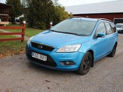 Blå Begagnad 2010 Ford Focus Platinum Kombi | 19 899 kr (Marknadspris)