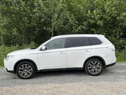 Vit Begagnad 2015 Mitsubishi Outlander SUV | 114 000 kr (Marknadspris)