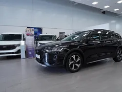 Svart Begagnad 2023 Ford Focus Active Kombi | 234 900 kr (Superpris)