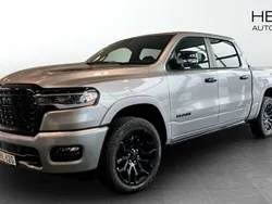 Grå (grey) Ny 2025 RAM 1500 Pickup | 1 332 380 kr (Marknadspris)