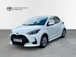 Vit Begagnad 2020 Toyota Yaris Hybrid Active Halvkombi | 194 900 kr (Marknadspris)