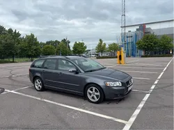 Grå Begagnad 2011 Volvo V50 Momentum Kombi | 49 000 kr (Marknadspris)