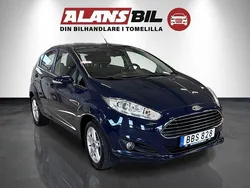 Blå Begagnad 2015 Ford Fiesta Titanium Halvkombi | 84 000 kr (Marknadspris)