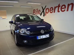 Mörkblå (blå) Begagnad 2012 VW Golf VII Halvkombi | 89 900 kr (Marknadspris)