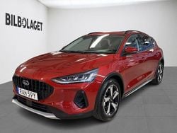 Röd Begagnad 2023 Ford Focus Active Halvkombi | 219 800 kr (Superpris)