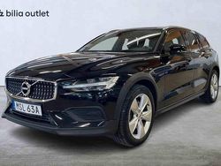Svart Begagnad 2022 Volvo V60 CC Kombi | 279 900 kr (Marknadspris)