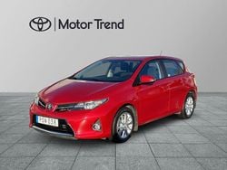 Mörkröd (röd) Begagnad 2014 Toyota Auris Life Halvkombi | 89 900 kr (Bra pris)