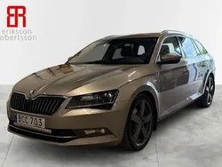 Ljusbrun (brun) Begagnad 2016 Skoda Superb LAURIN & KLEMENT Kombi | 229 900 kr (Lite dyr)