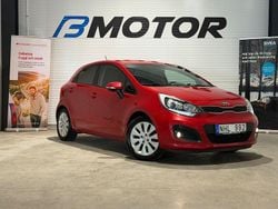 Röd Begagnad 2013 Kia Rio Halvkombi | 69 900 kr (Marknadspris)