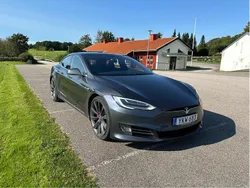 Grå Begagnad 2018 Tesla Model S Performance Sedan | 380 000 kr