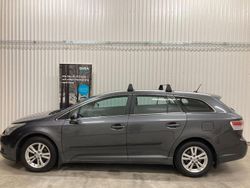Mörkgrå (grå) Begagnad 2010 Toyota Avensis Kombi | 77 900 kr (Marknadspris)