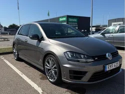 Grå Begagnad 2015 VW Golf VII R Halvkombi | 249 900 kr (Marknadspris)