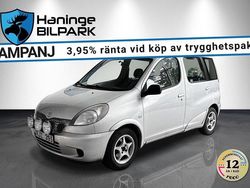 Grå Begagnad 2000 Toyota Yaris Verso Minibuss | 39 900 kr (Marknadspris)