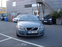 Blå Begagnad 2008 Volvo V50 Momentum Kombi | 33 000 kr (Marknadspris)