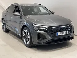 Daytonagrå pärleffekt Begagnad 2023 Audi Q8 Sportback e-tron S-Line SUV | 599 000 kr