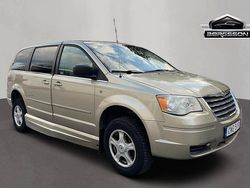 Ljusbrun Begagnad 2009 Chrysler Town & Country Minibuss | 89 900 kr