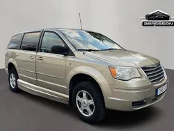 Ljusbrun Begagnad 2009 Chrysler Town & Country Minibuss | 89 900 kr